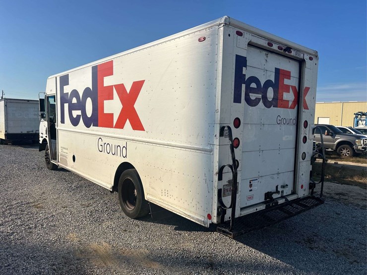 2006-freightliner-mt55-image-2