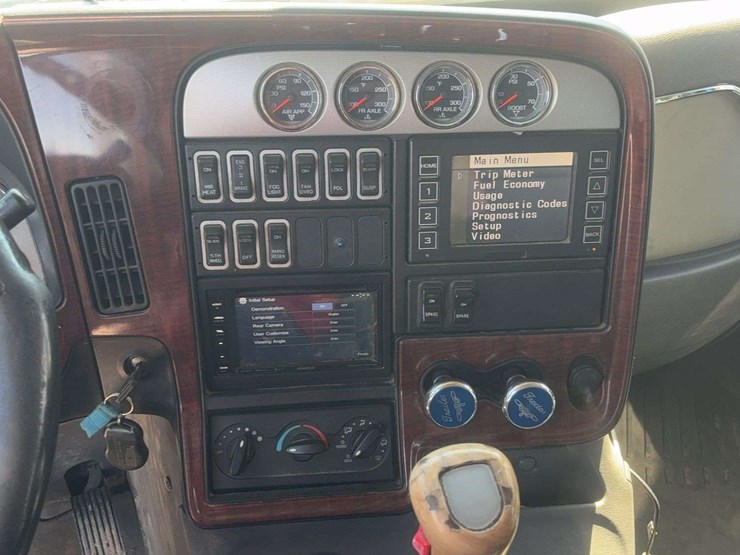 2010-international-lf517-lone-star-dump-truck-image-51