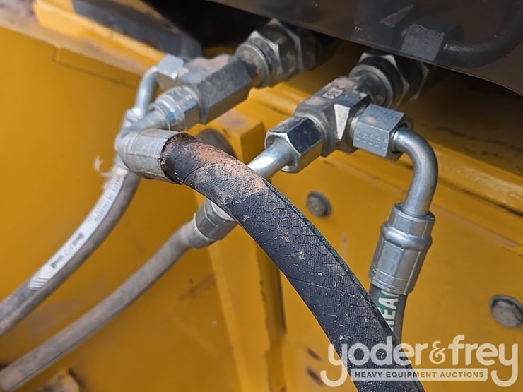 2019-deere-850l-lgp-image-59