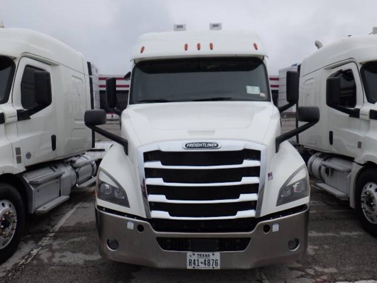 freightliner-cascadia-126-image-2