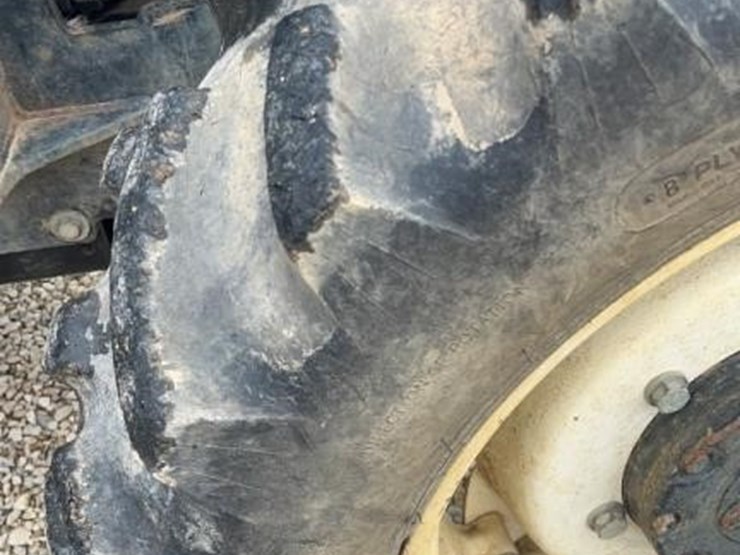 new-holland-tn65-image-12