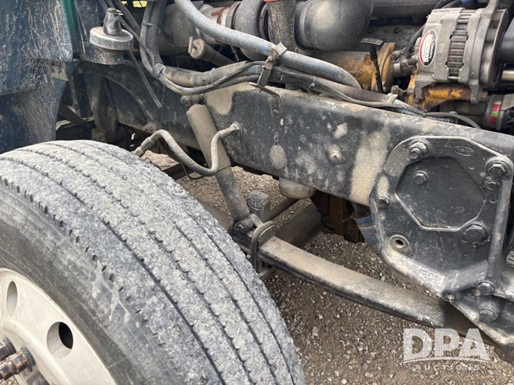 peterbilt-385-image-31