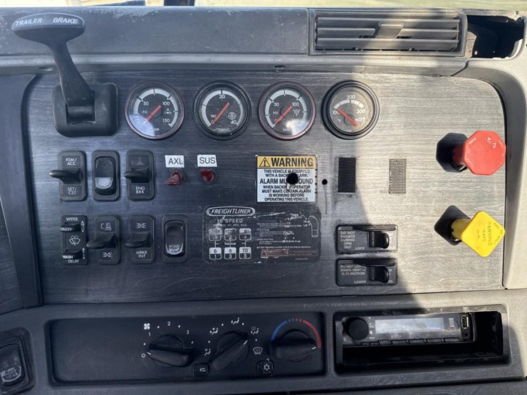 2007-freightliner-columbia-120-image-84