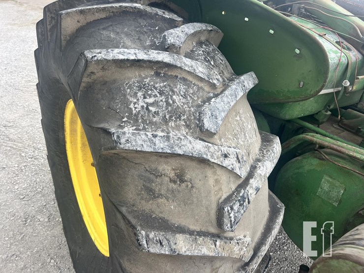 john-deere-830-image-28