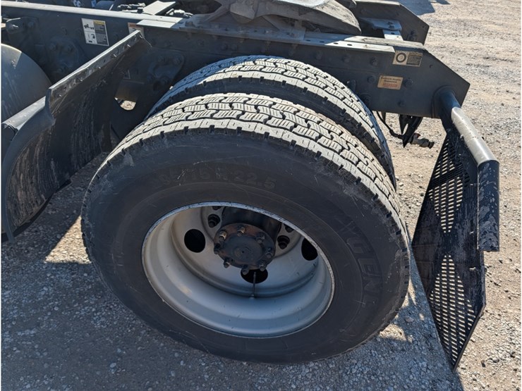 2019-kenworth-t680-image-9