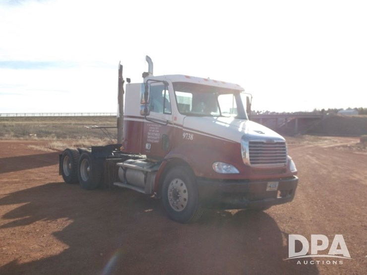 2007-freightliner-columbia-112-image-12