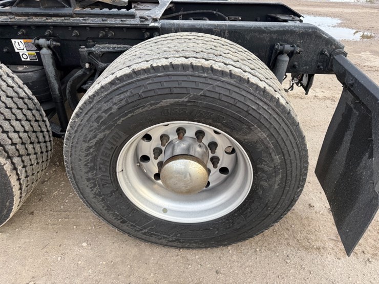 2020-kenworth-t680-image-11