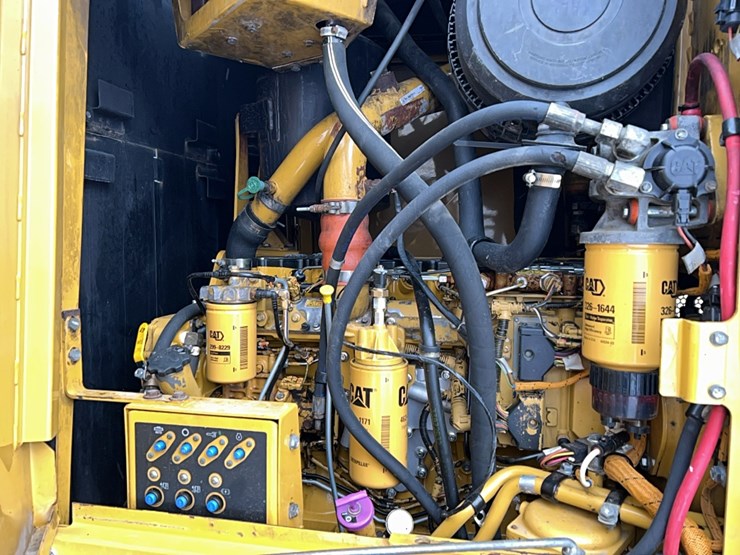 caterpillar-120m-image-15