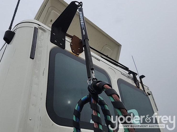 2019-freightliner-cascadia-126-image-25