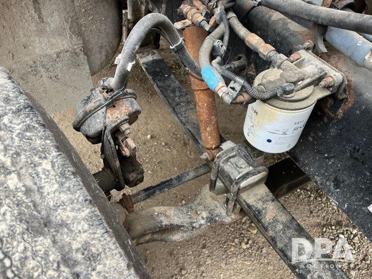 2001-peterbilt-330-image-60