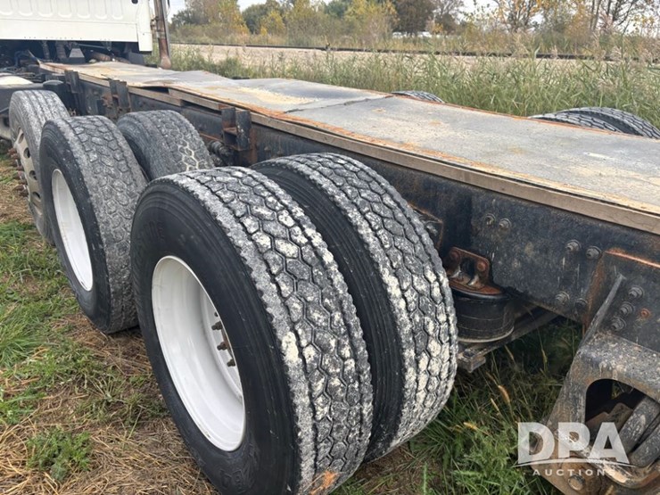 freightliner-114sd-image-46