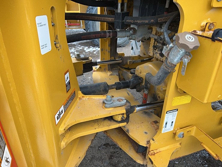 2021-deere-624p-image-14