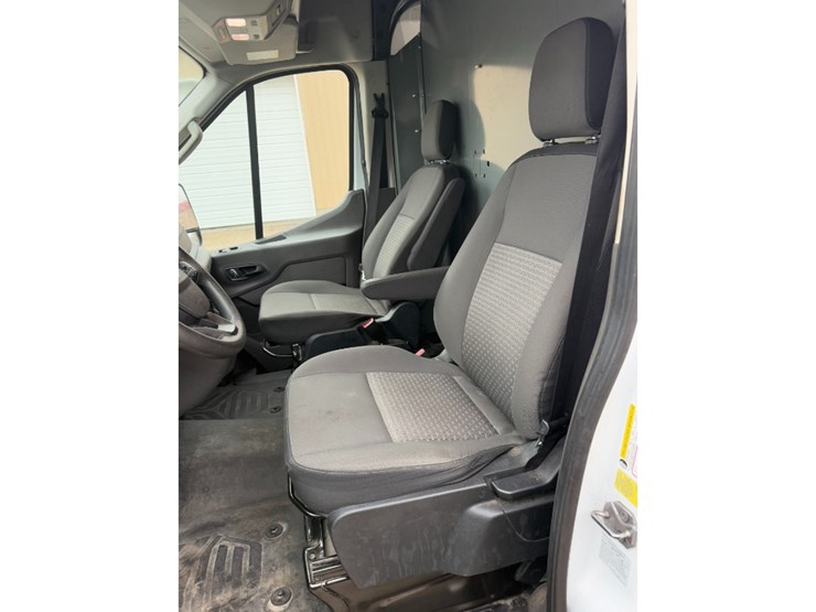 2022-ford-transit-image-16