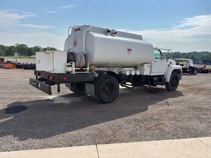 1992-ford-f700-image-3