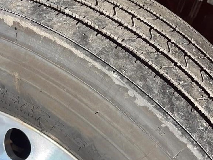 2019-peterbilt-567-image-7