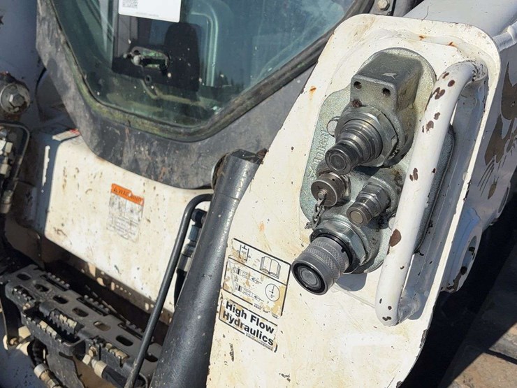 2021-bobcat-t870-image-31