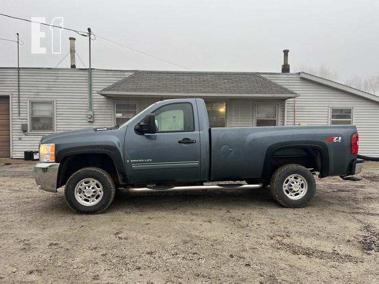 chevrolet-silverado-2500hd-lt-image-1