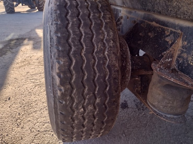 ford-lt9513-image-30