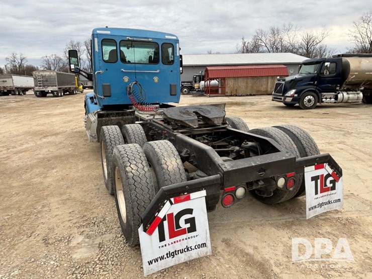 peterbilt-579-image-12