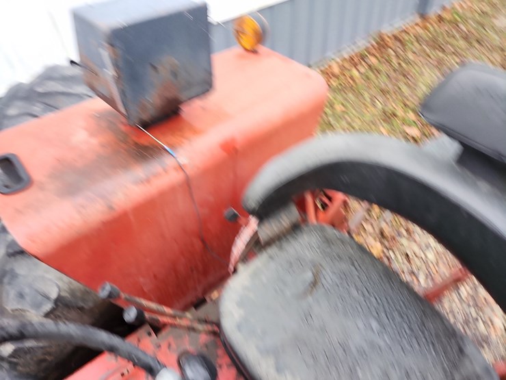 1976-ih-1066-diesel-tractor-image-18