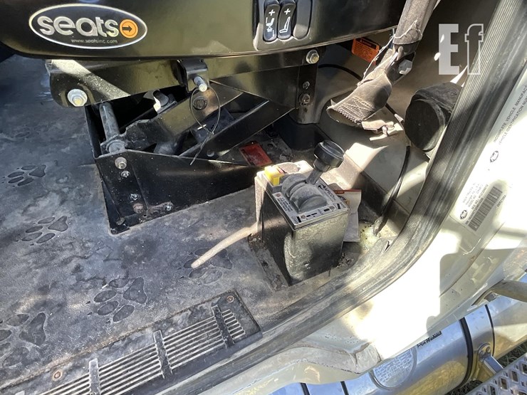 2013-mack-pinnacle-chu613-image-22