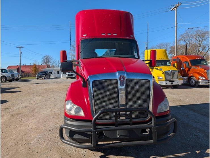 2019-kenworth-t680-image-2