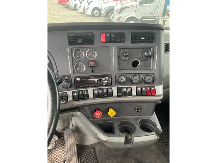 2020-kenworth-t680-image-22