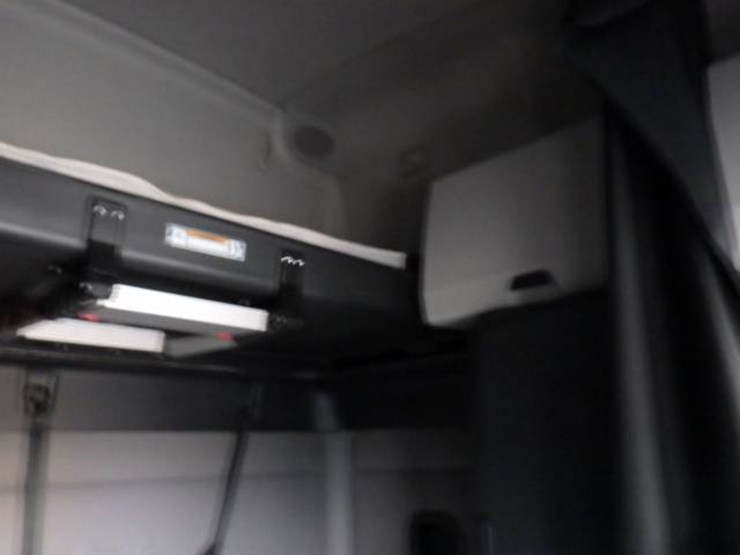 freightliner-cascadia-126-image-10