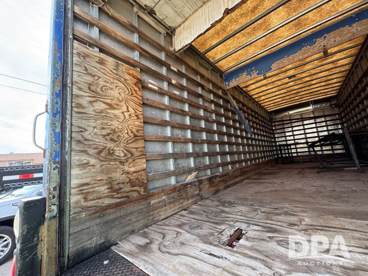 freightliner-fl106-image-36