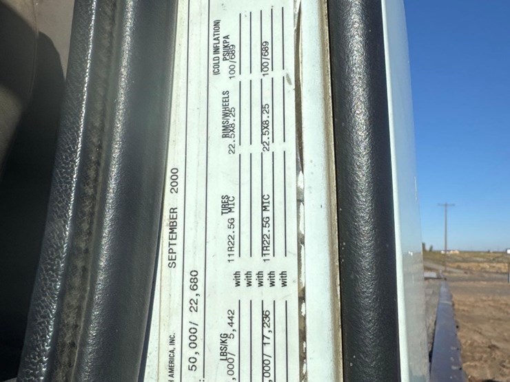 2001-volvo-vnm-semi-truck-image-31