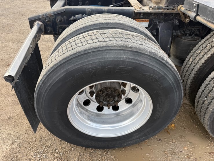 2019-freightliner-cascadia-125-image-11