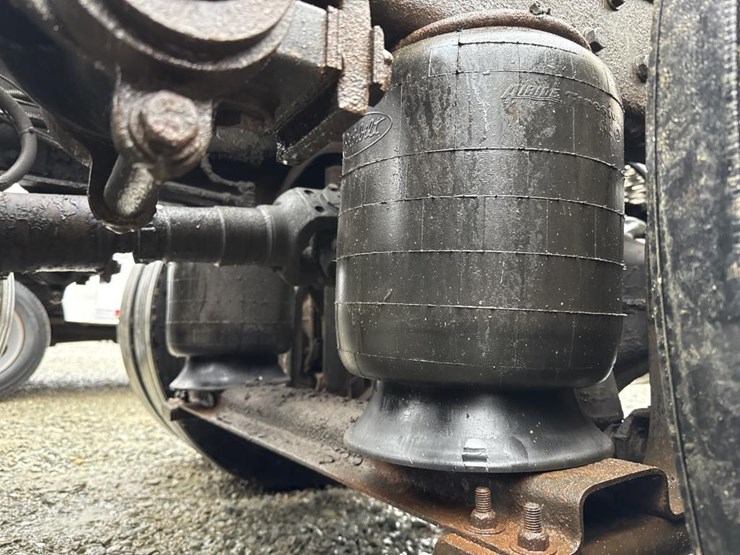 1999-peterbilt-379-image-50