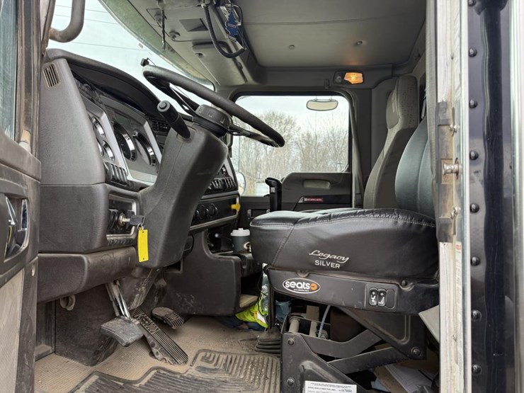 2014-kenworth-t800-image-36