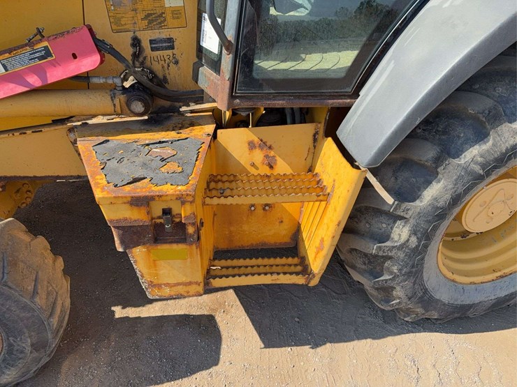 2012-deere-310k-image-22