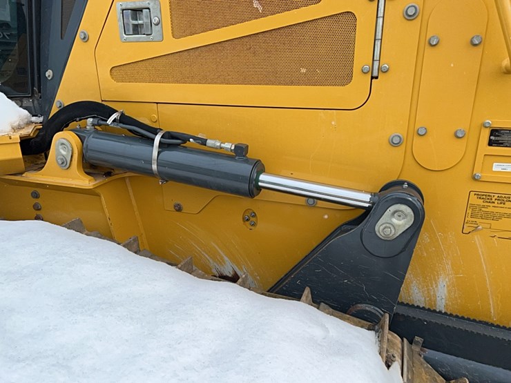 2023-deere-700l-image-8