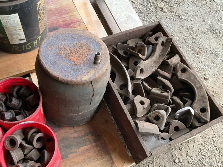 #556-•-bolts-and-parts-image-8