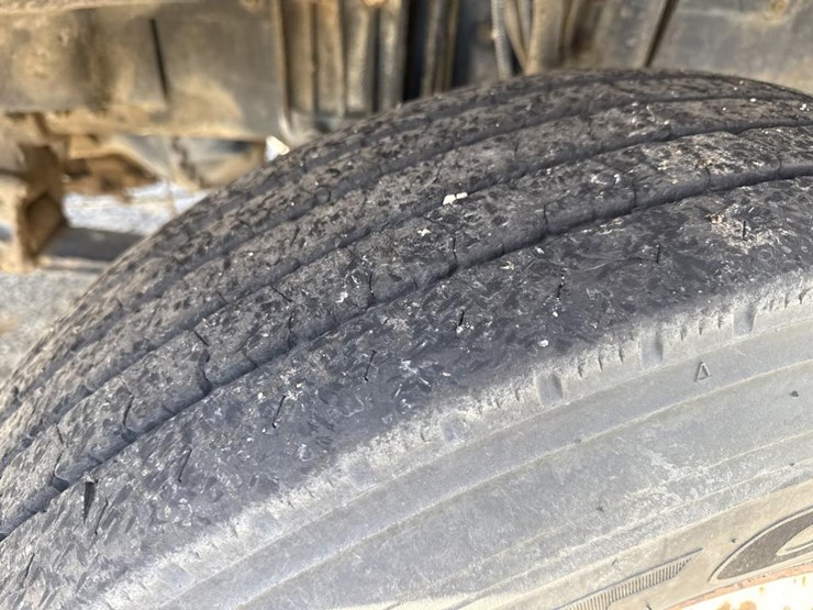 #1994-•-1999-volvo-day-cab-truck-tractor-image-73