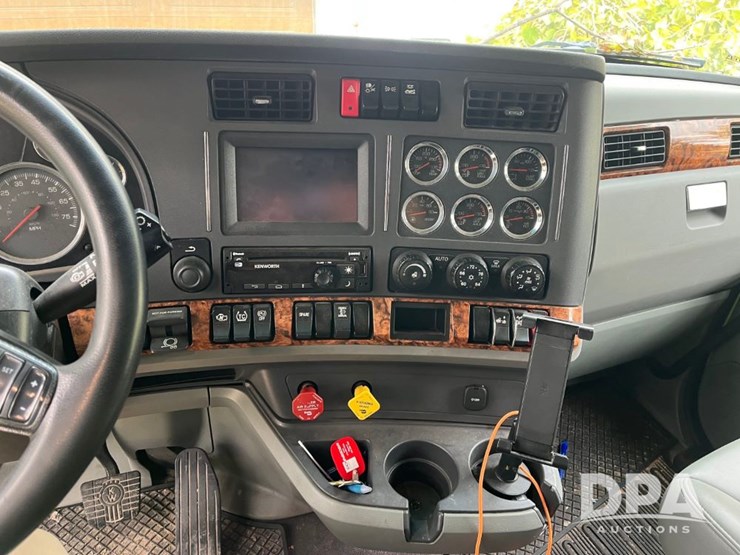 kenworth-t680-image-51