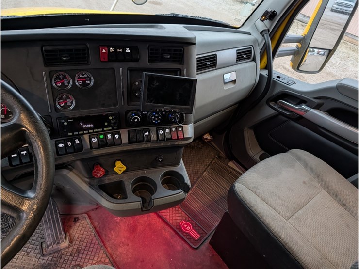 kenworth-t680-image-25