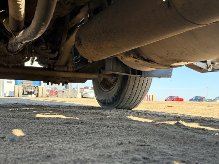 2007-freightliner-columbia-120-image-51