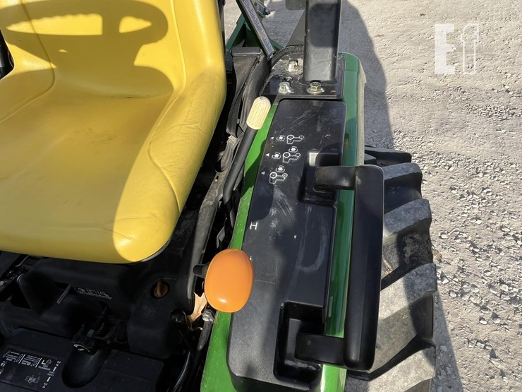 john-deere-2320-image-28
