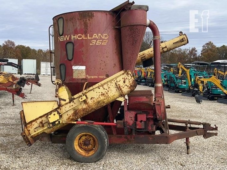 new-holland-352-image-3