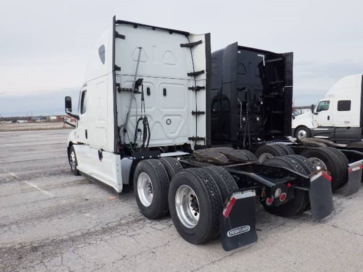 freightliner-cascadia-126-image-15