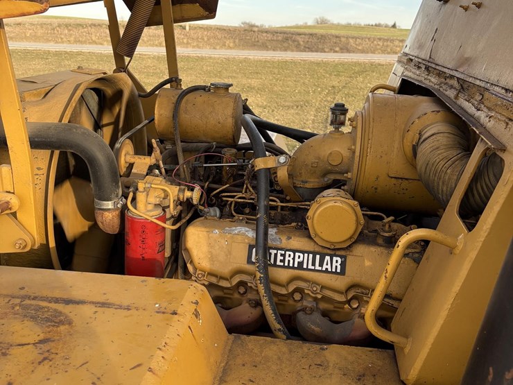 1968-caterpillar-v200b-image-15