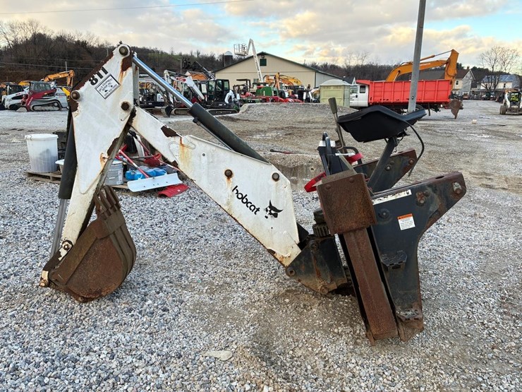 bobcat-811-skid-steer-backhoe-attachment-image-8