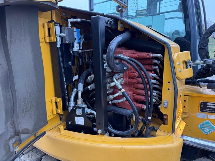 2018-deere-85g-image-24