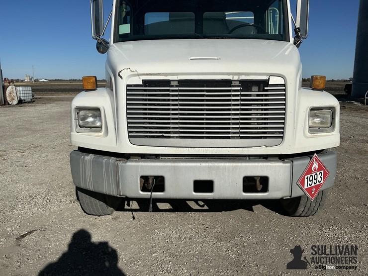 1995-freightliner-fl70-image-10