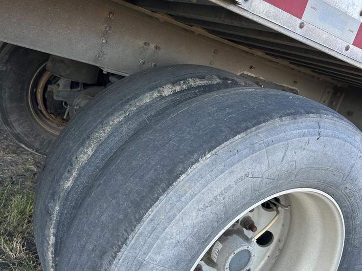 2019-wilson-livestock-trailer-image-32