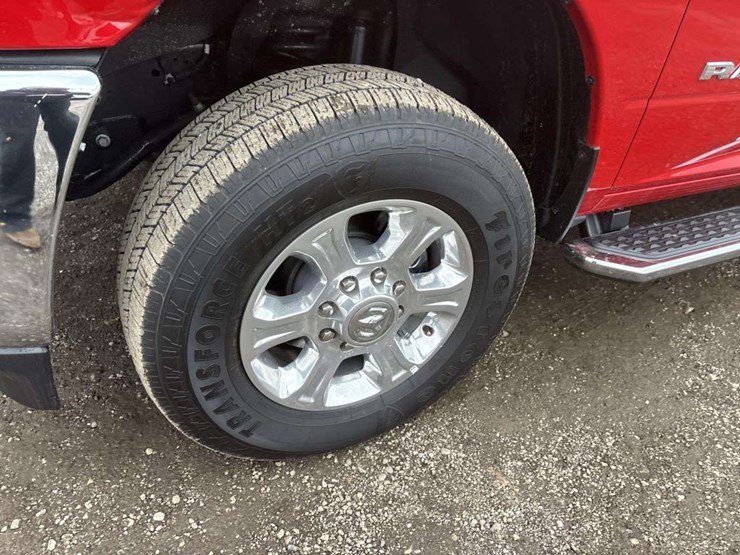 2024-ram-2500-big-horn-image-8