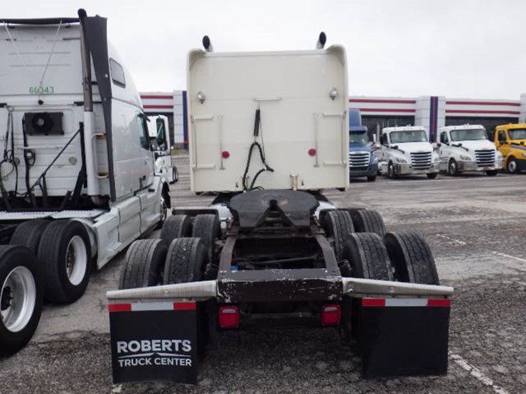 peterbilt-389-image-11